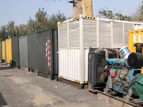 汉川200KW柴油发电机机组每小时油耗是多少？